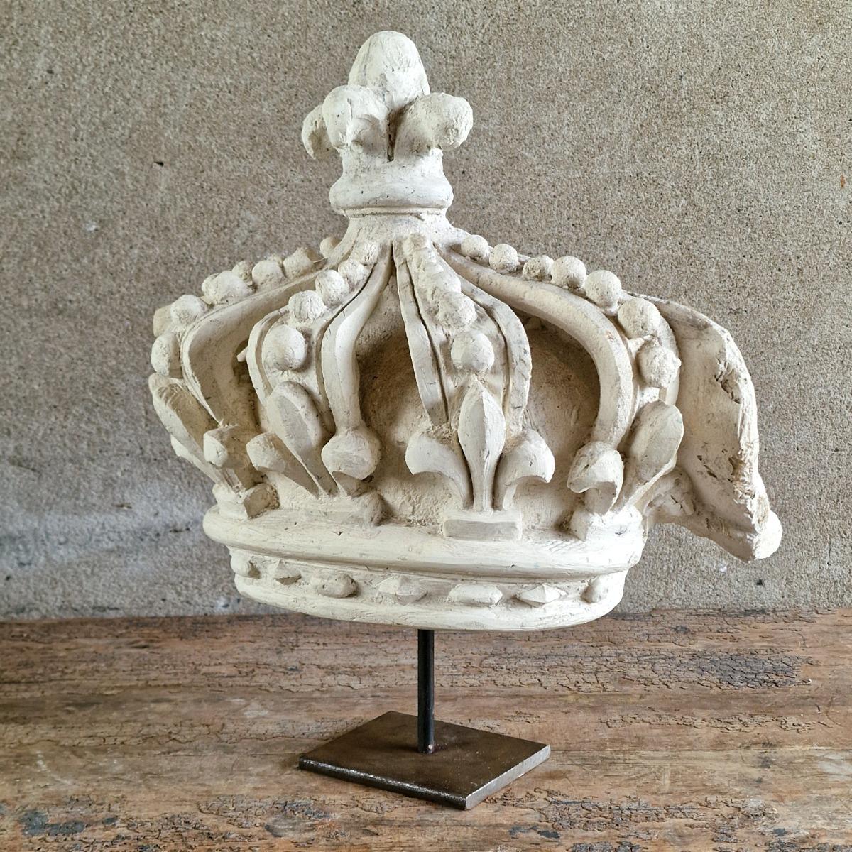 Mounted plaster crown