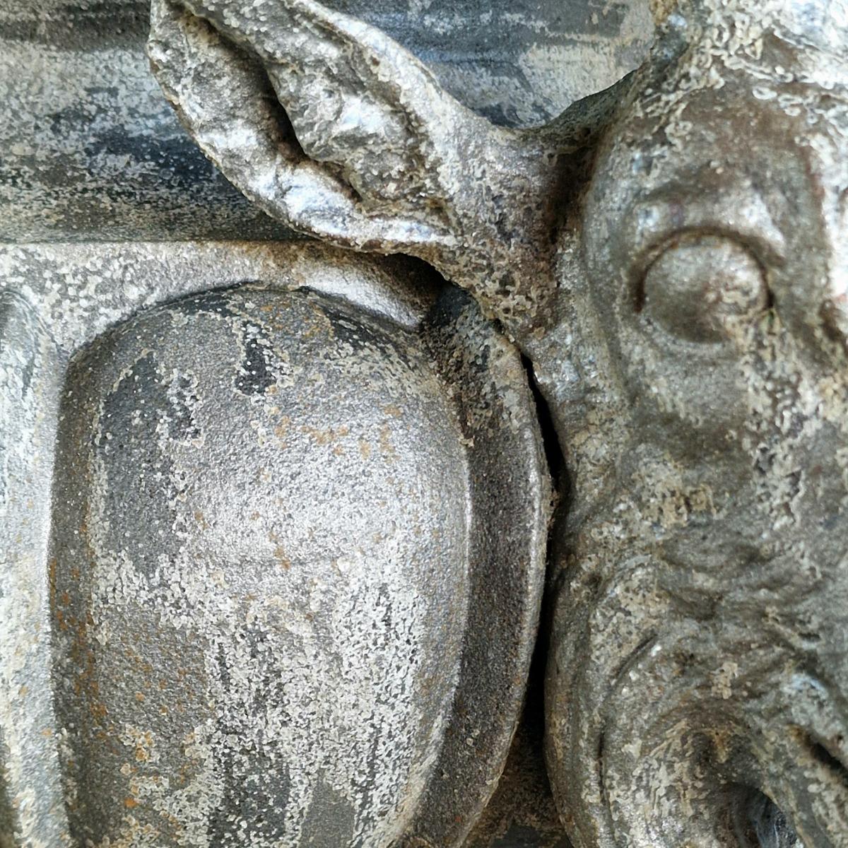 Ram's head urn