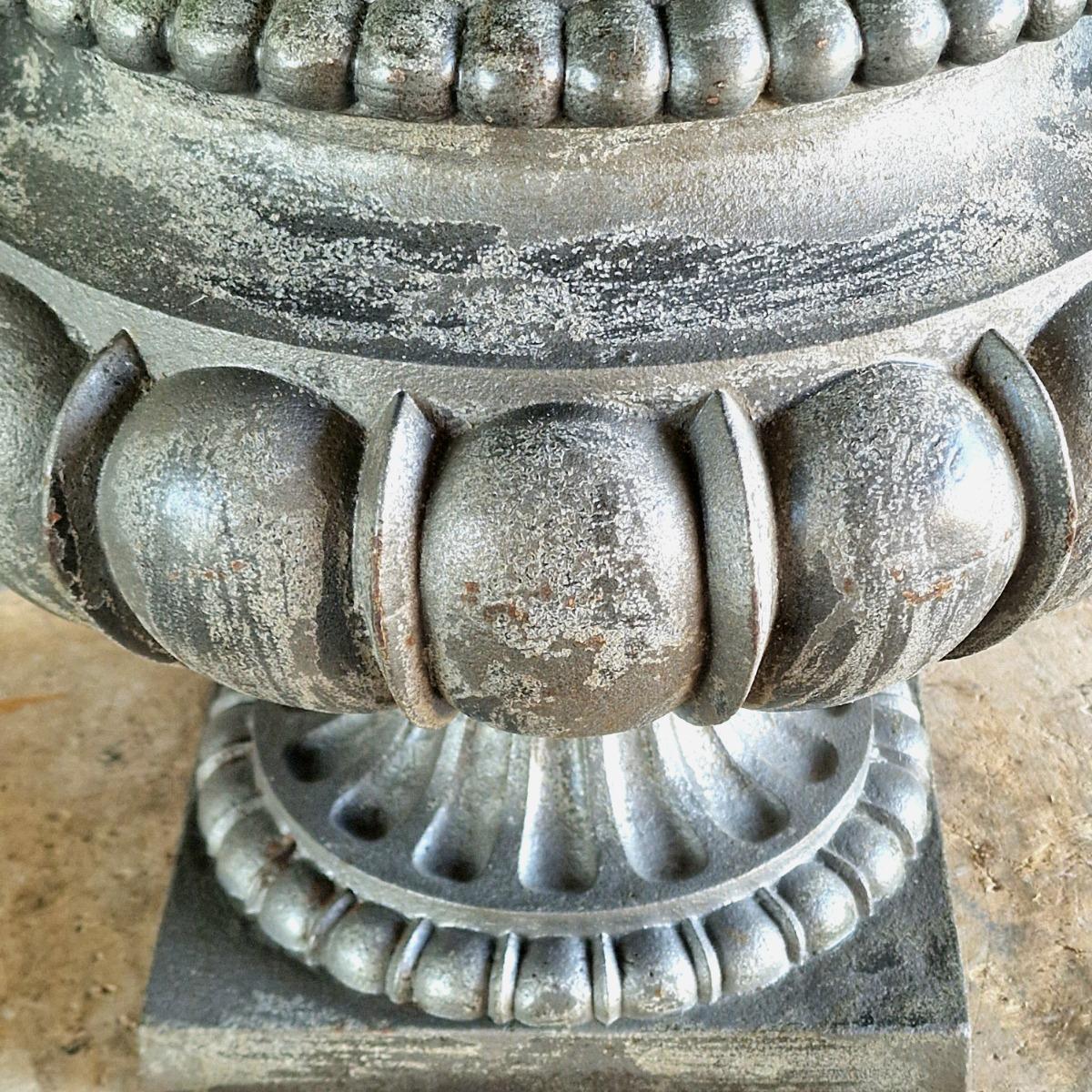 Ram's head urn