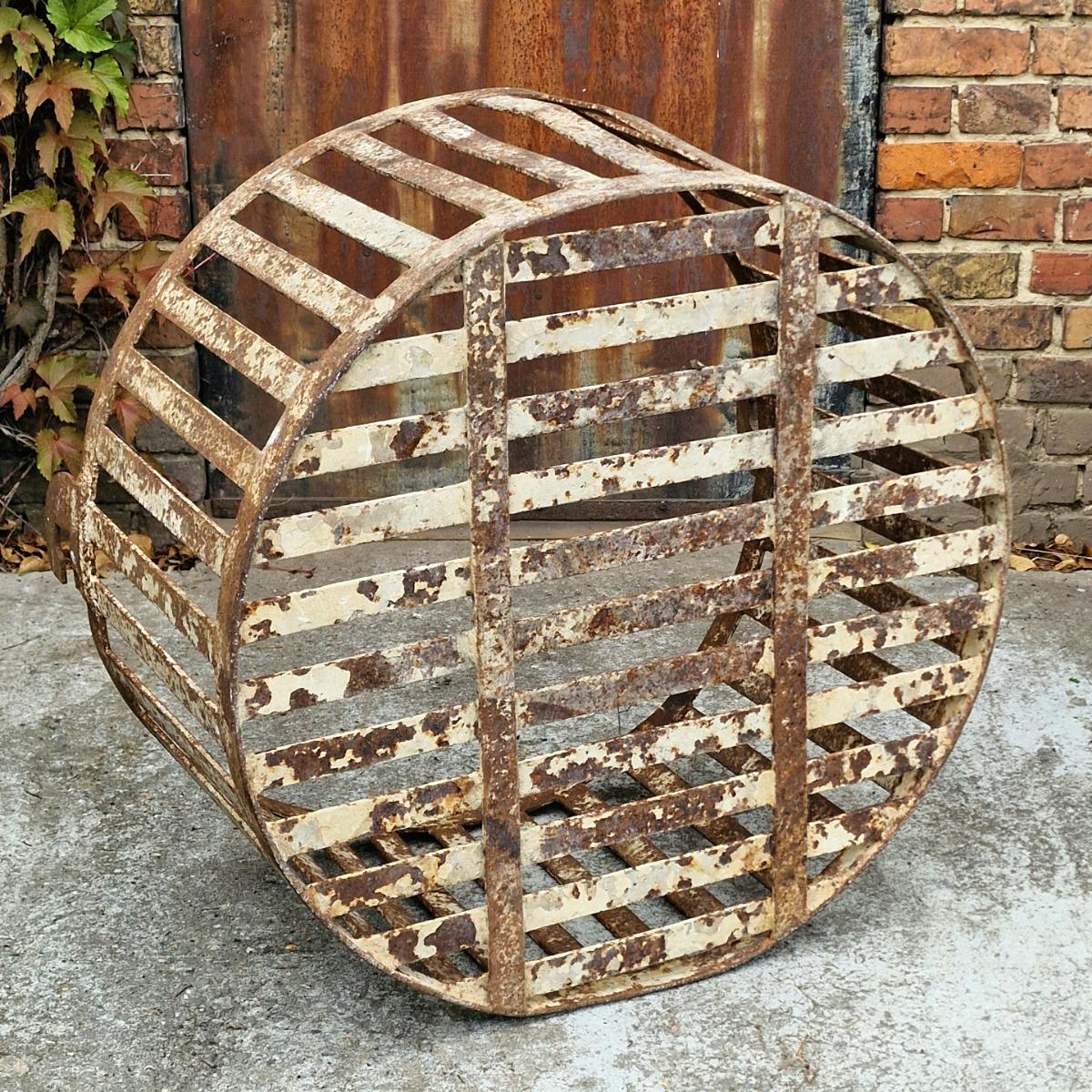 Round metal basket planter