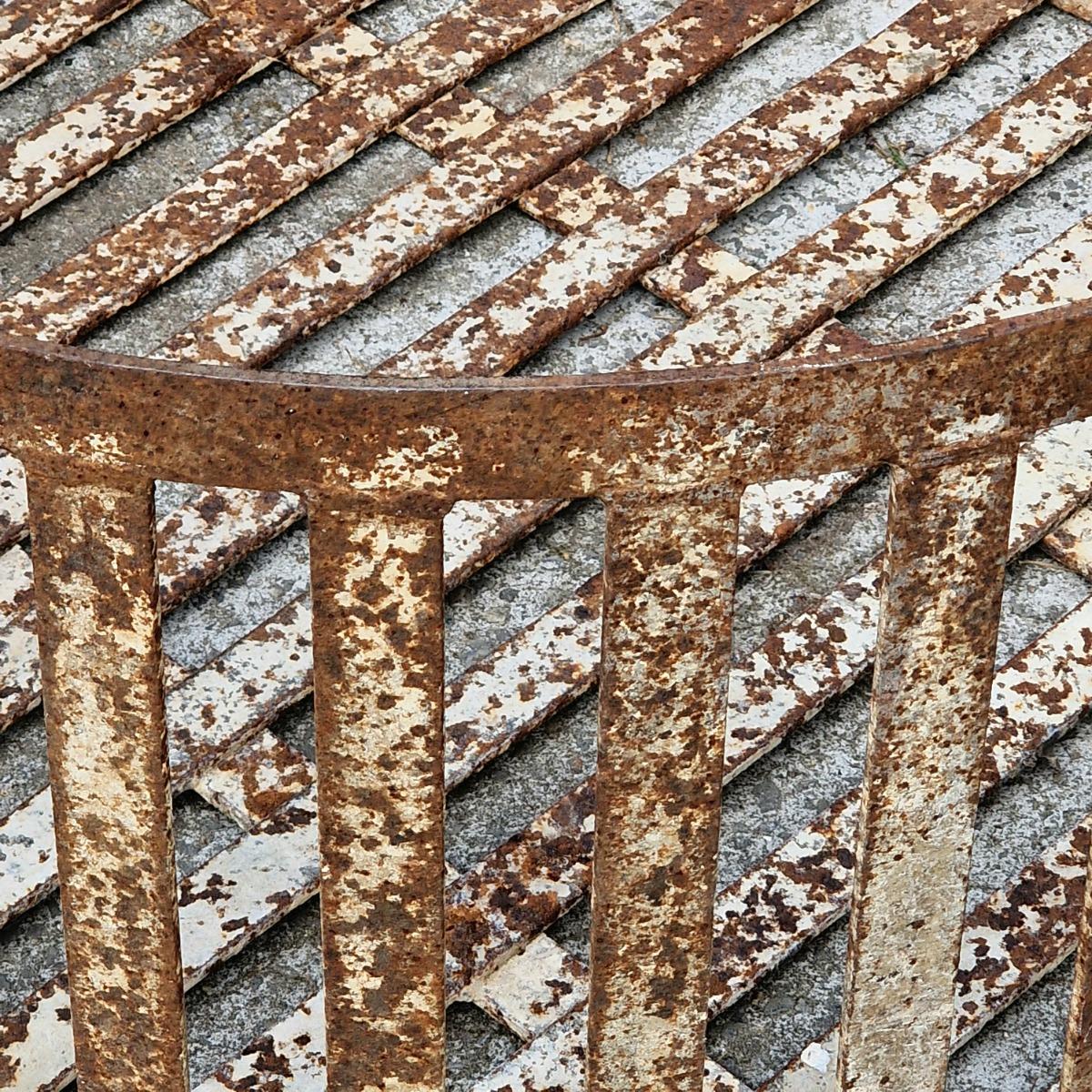 Round metal basket planter