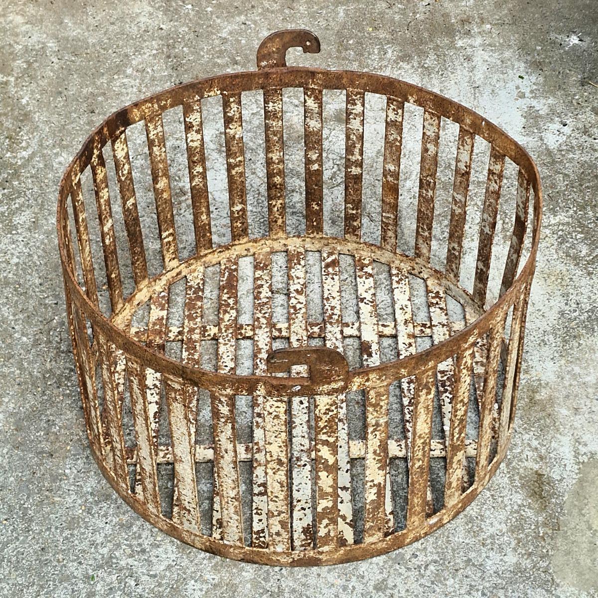 Round metal basket planter