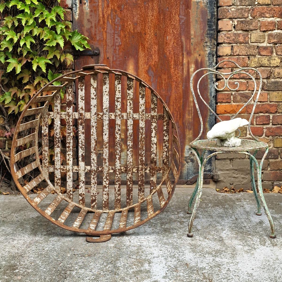 Round metal basket planter