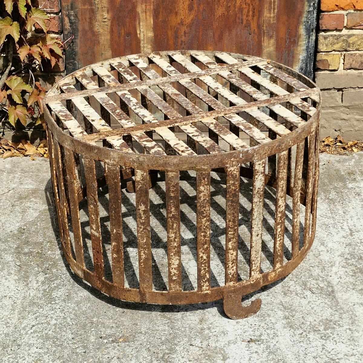 Round metal basket planter
