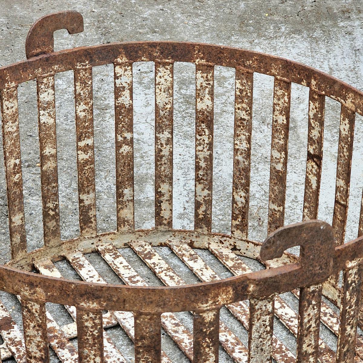 Round metal basket planter