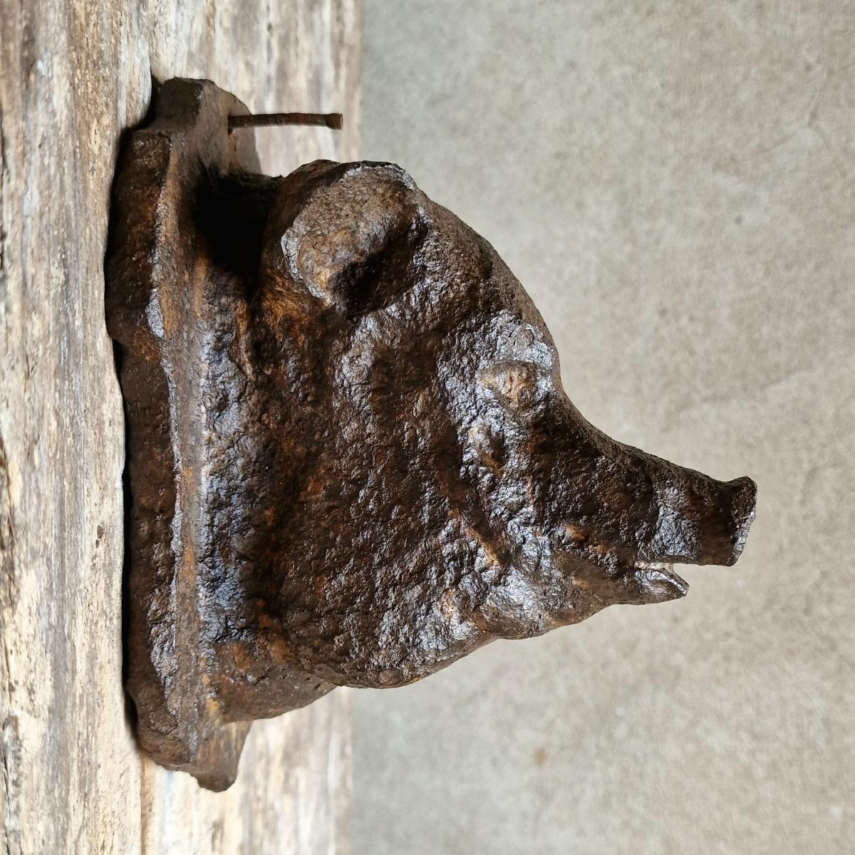 Small cast iron pig's head