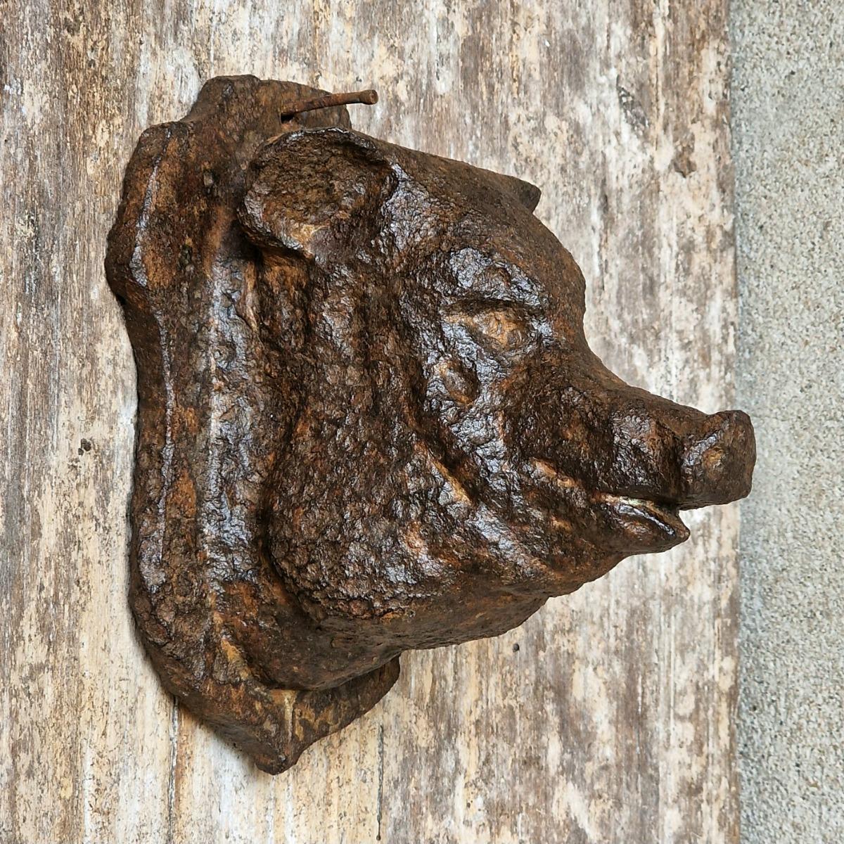 Small cast iron pig's head