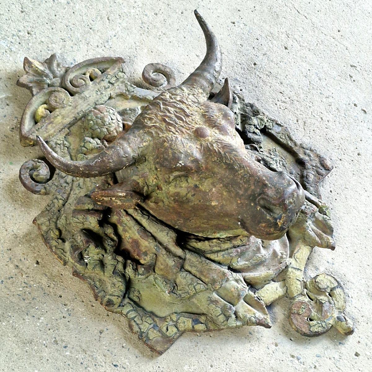 Sublime cast iron bull's head