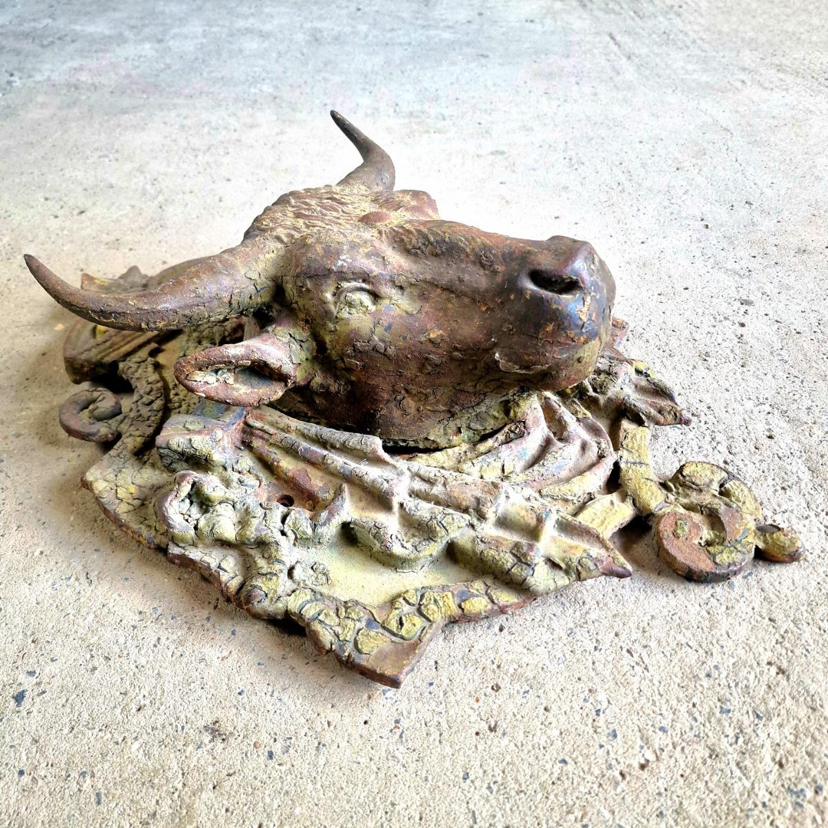 Sublime cast iron bull's head