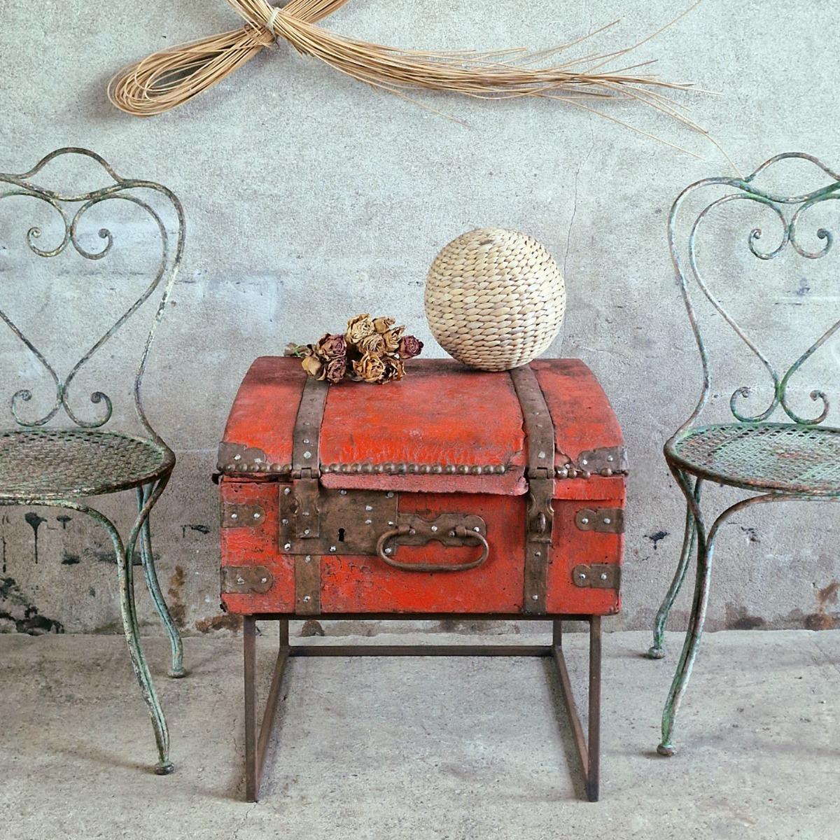 Suitcase on bespoke base