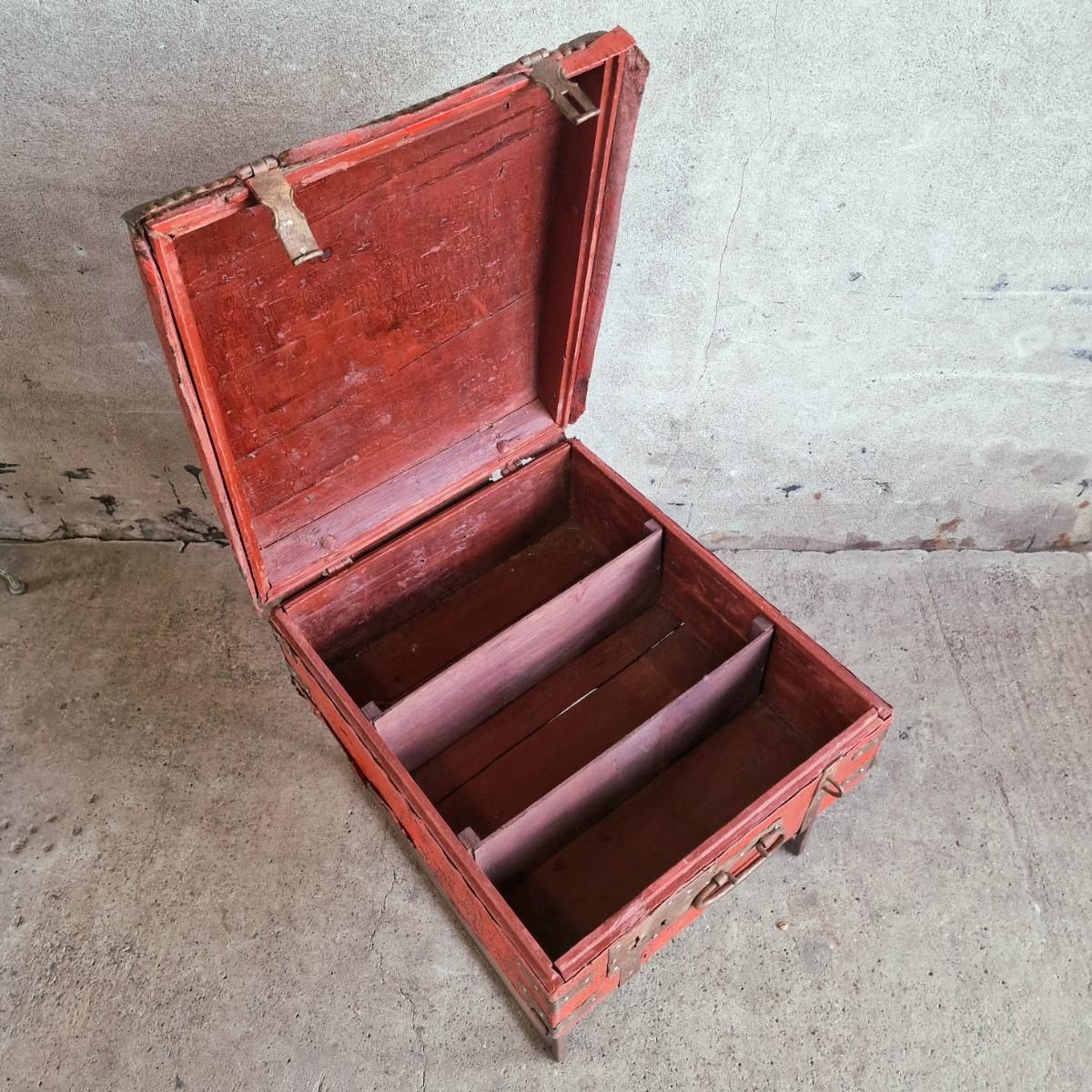 Suitcase on bespoke base