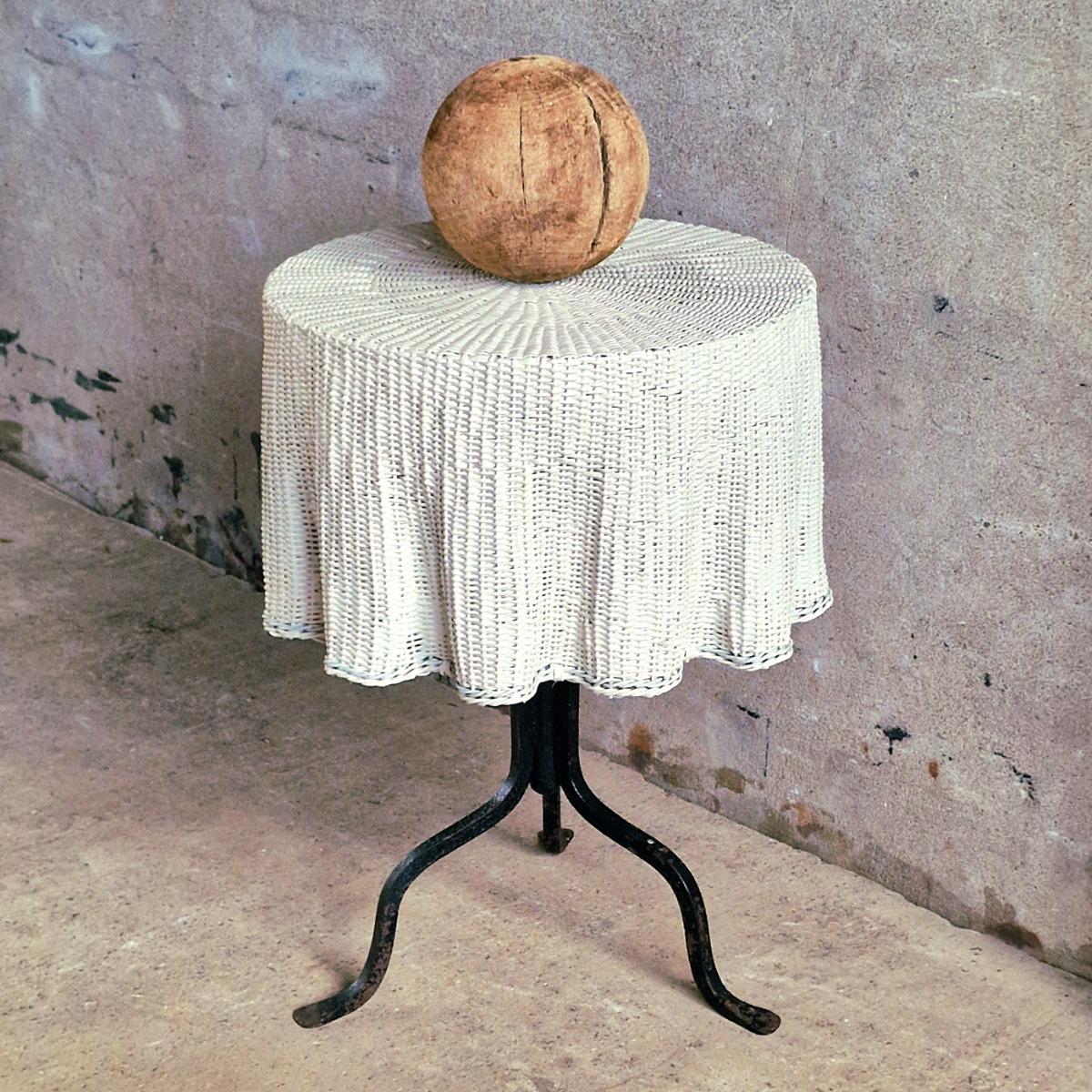 Trompe L'oeil wicker table