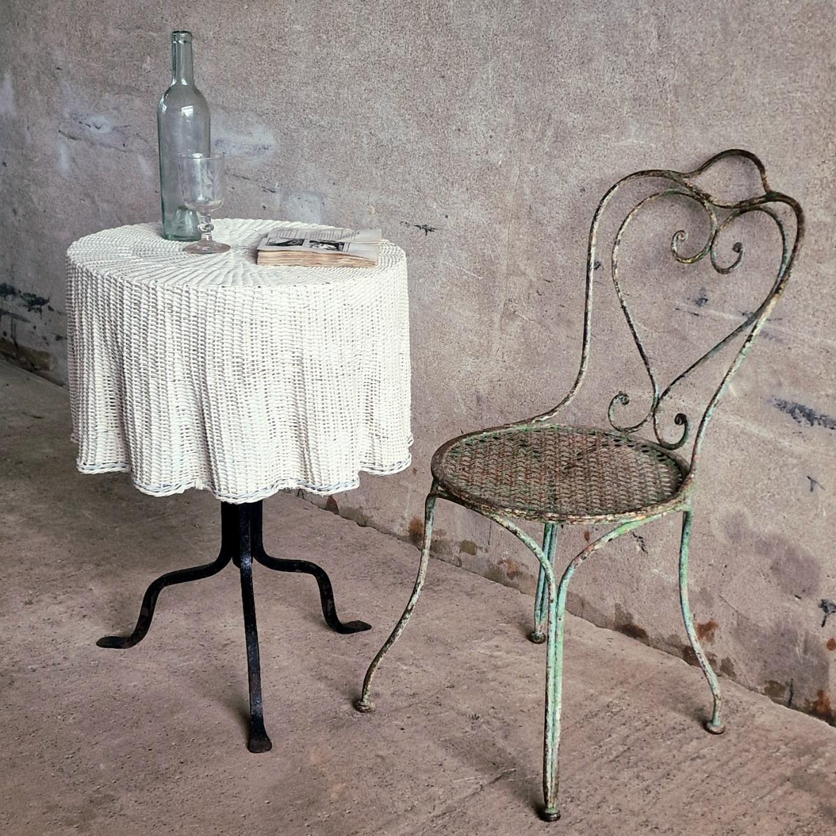 Trompe L'oeil wicker table