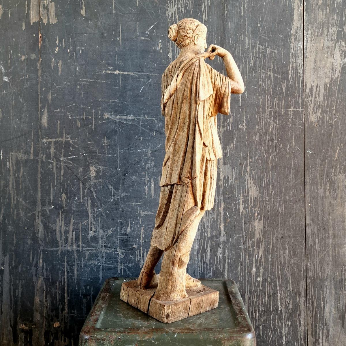 Wooden Diana de Gabis