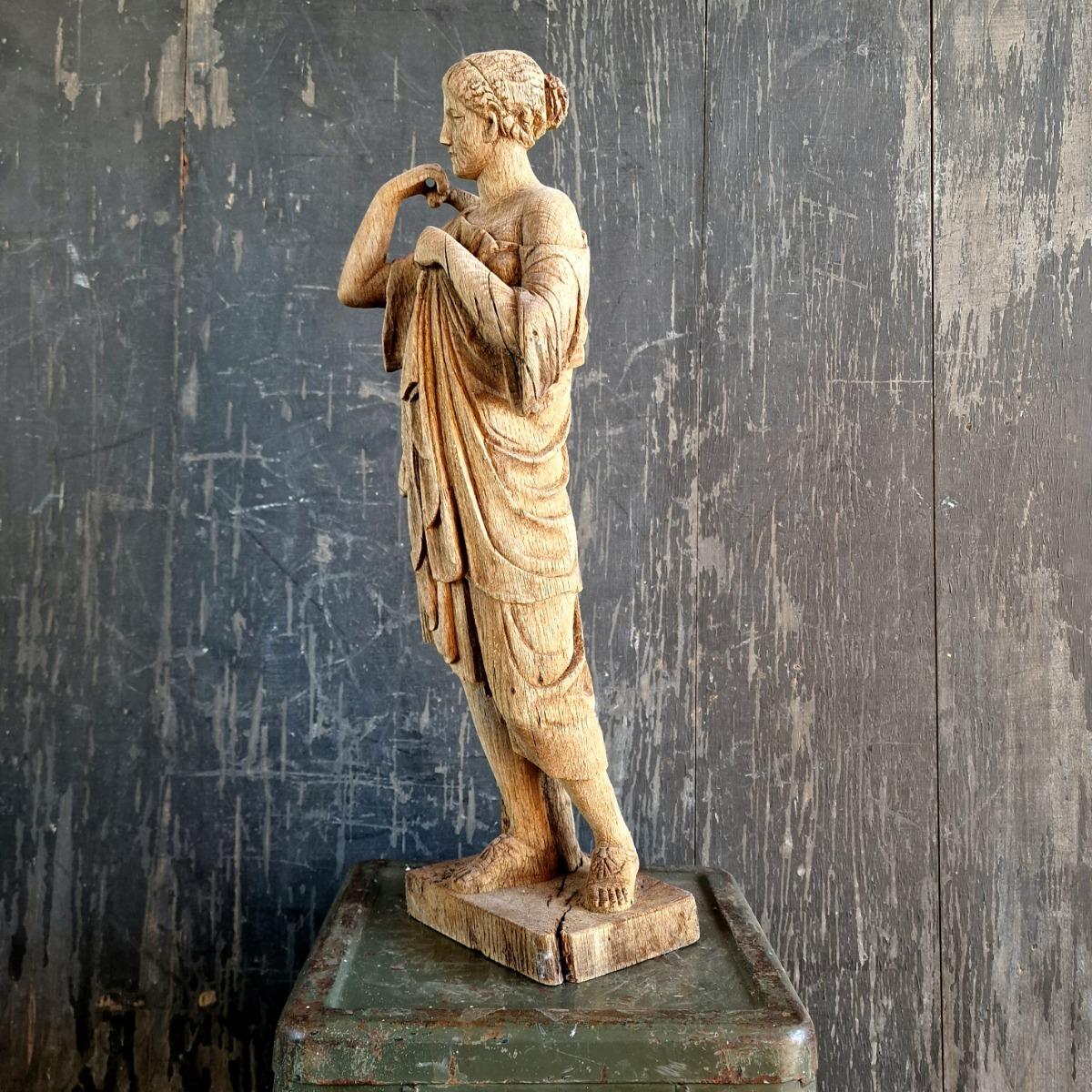 Wooden Diana de Gabis