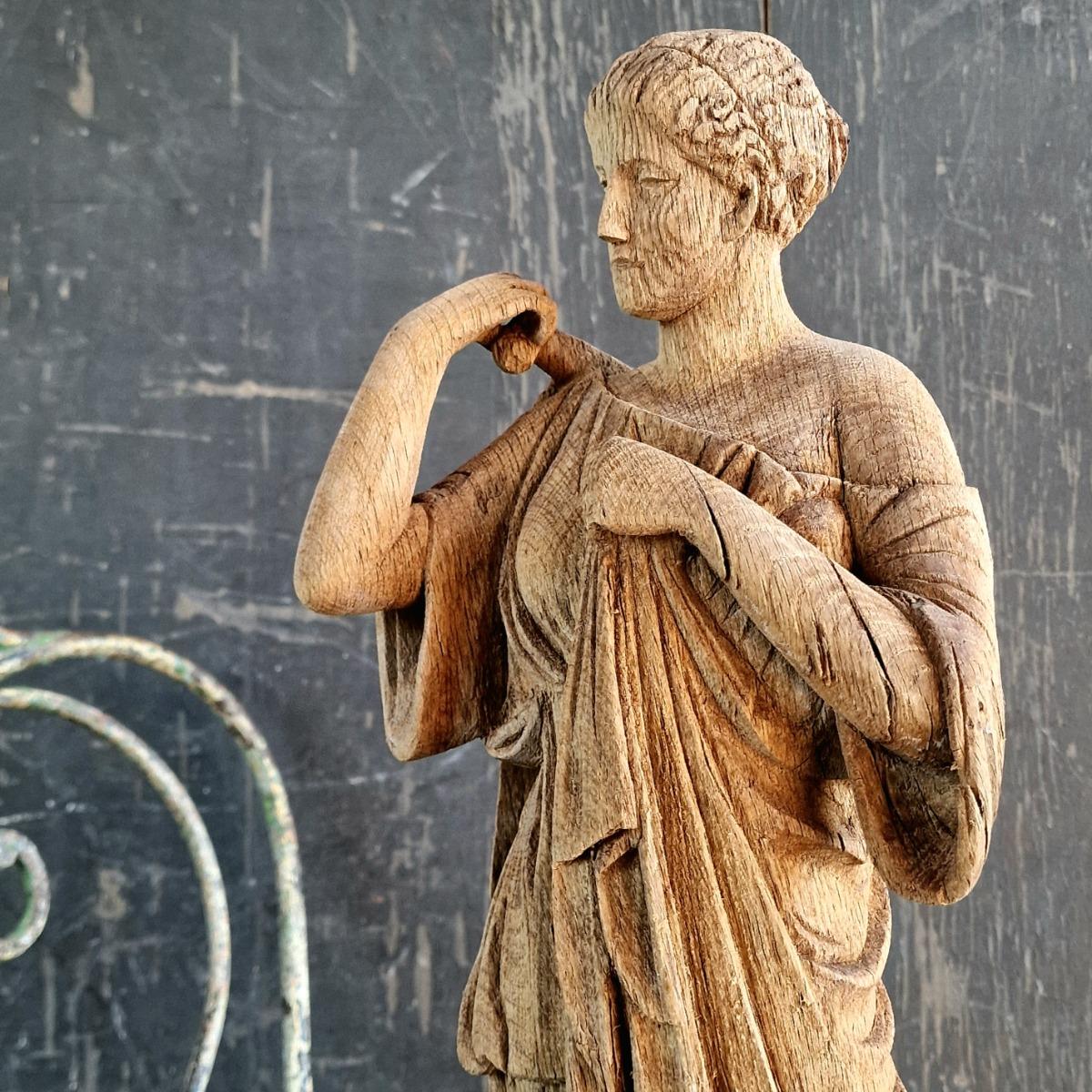 Wooden Diana de Gabis