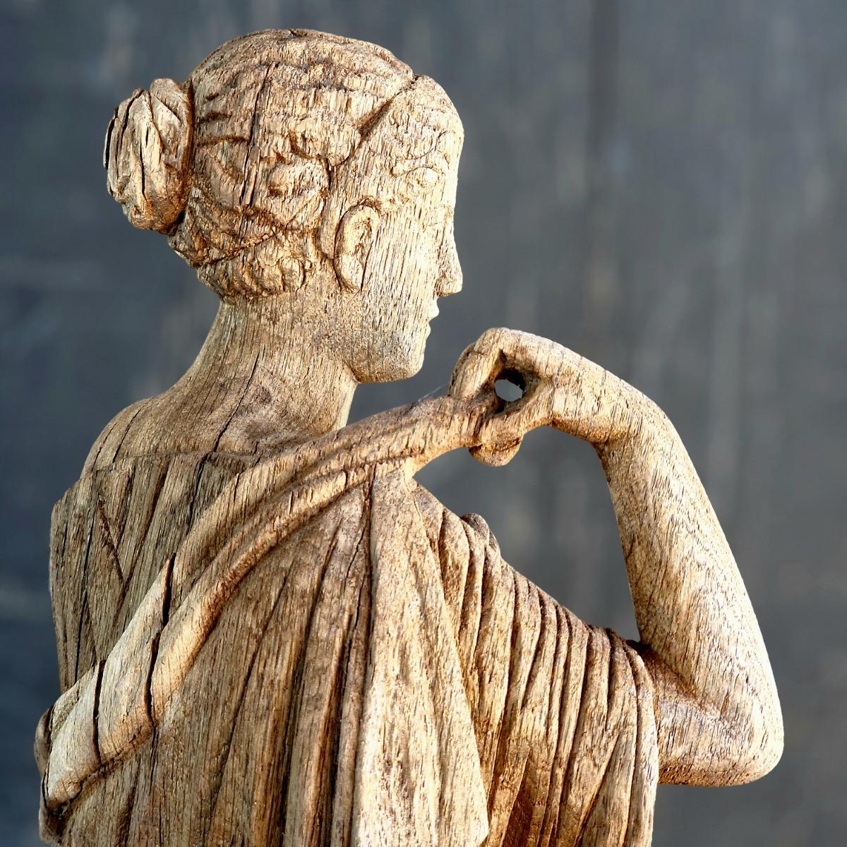 Wooden Diana de Gabis